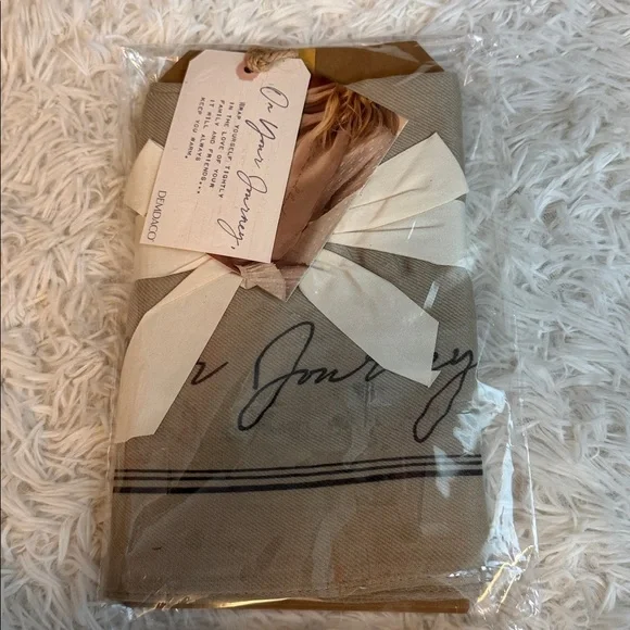 Demdaco Dear You Scarf - Journey Taupe Scarf with Inspirational Script New - Picture 4 of 5